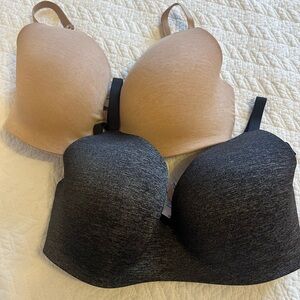 Like new, Victoria’s Secret bras size 34DDD.
